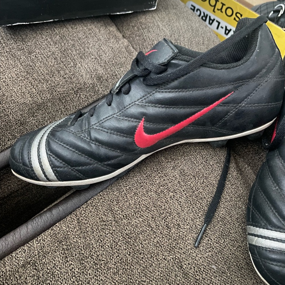 Nike Classic Versatract Soccer Cleats